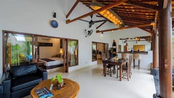 Vila, pemandangan kolam renang | Area keluarga | TV layar datar