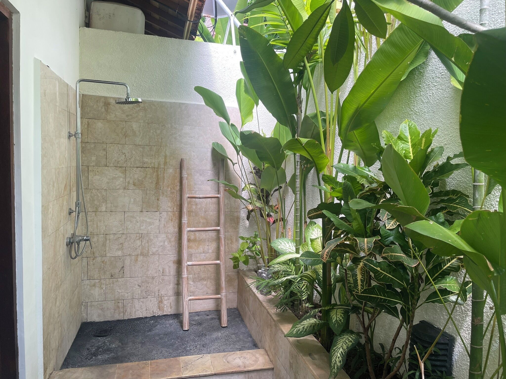 Villa, Pool View | Bathroom | Shower, towels, soap, shampoo