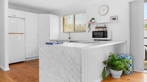 Fridge, microwave, oven, stovetop - Verzelha by the Sea - Spacious 3BR Family Stay in Culburra (Culburra Beach)