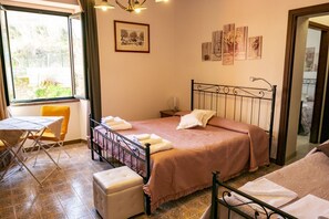 Room - Le rose di Santina-quintuple room (Mamoiada)