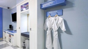 Premier Ocean View | Premium bedding, down comforters, pillowtop beds, free WiFi - From H Rubens Hotel Mokpo Pyeonghwa Square (Mokpo)