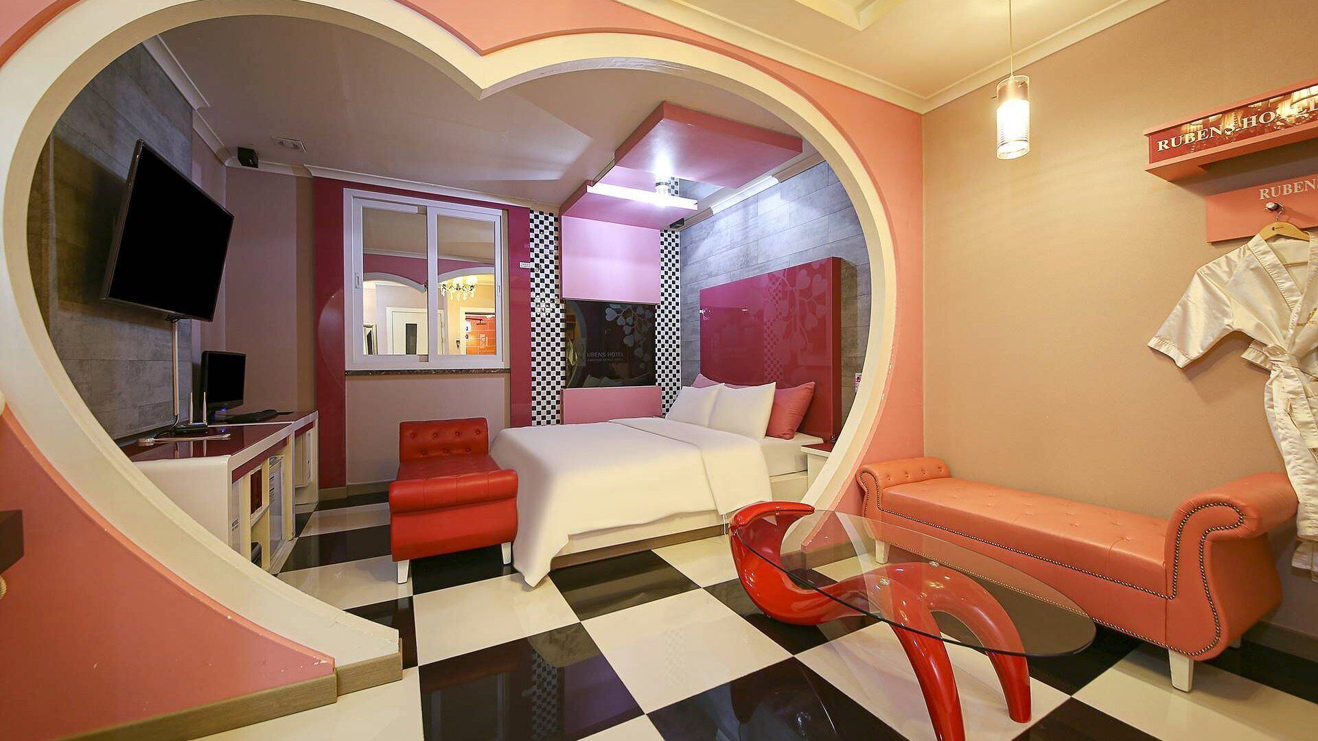 Premier | Premium bedding, down comforters, pillowtop beds, free WiFi