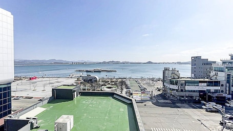 Vista desde la habitación. From H Rubens Hotel Mokpo Pyeonghwa Square
