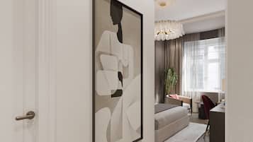 Suite | Desk, laptop workspace, free WiFi