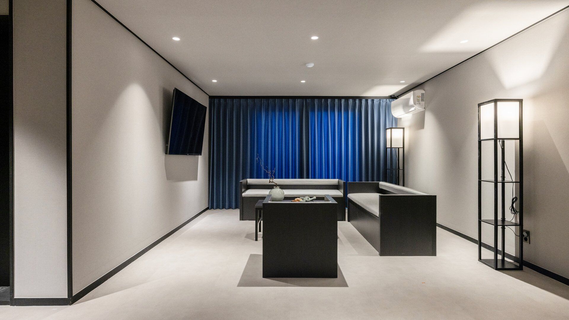 Signature Pool Suite | Free WiFi