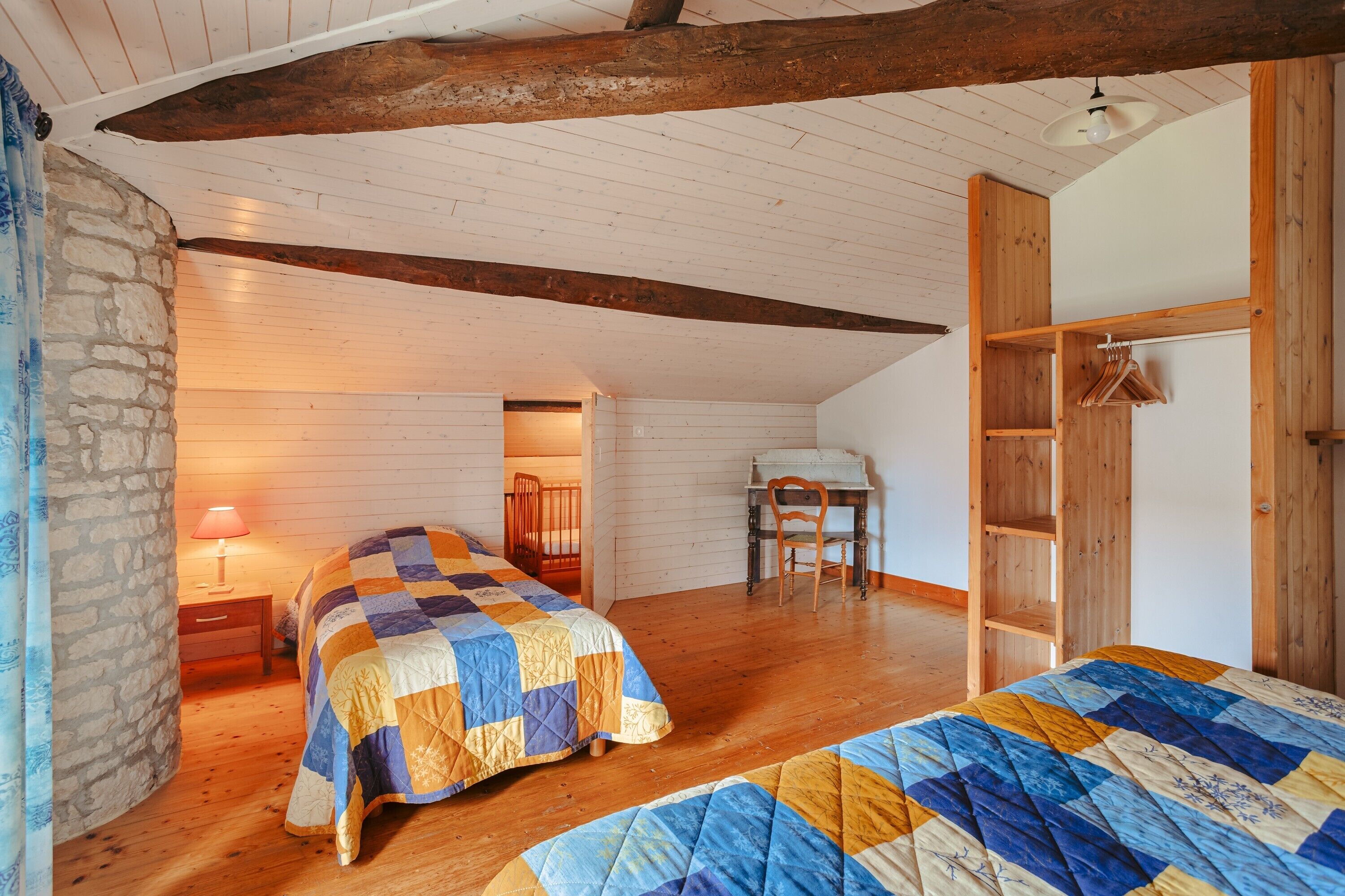 1 slaapkamer, een strijkplank/strijkijzer, wifi