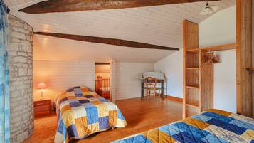 1 slaapkamer, een strijkplank/strijkijzer, wifi