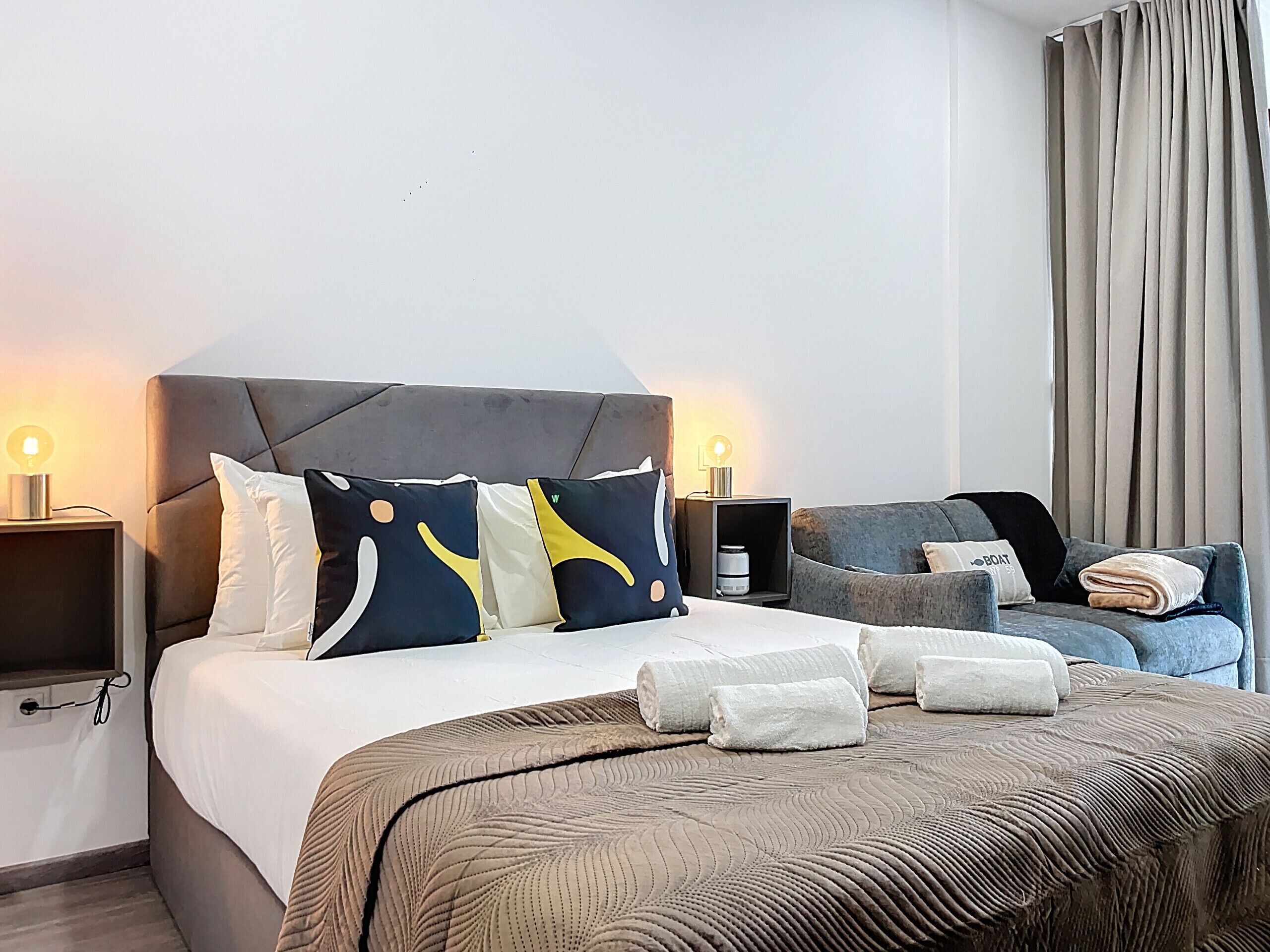 Tabla de planchar con plancha, cuna de viaje y wifi gratis 