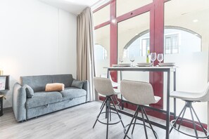 Interior - Santa Cruz Studio 2 by Atlantic Holiday (Santa Cruz)