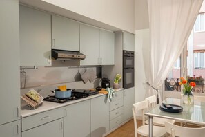 Fridge, microwave, dishwasher - Daplace - Renzo Apartment (Milano)