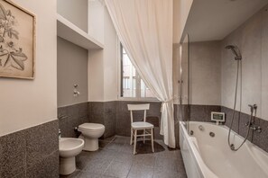 Dusche, Bidet, Shampoo