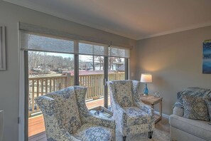 Smart TV, fireplace - Lake Haven Gem: 2BR/2BA Vacation Spot! (Johnson City)