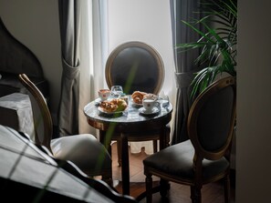 Desayuno continental gratuito y diario