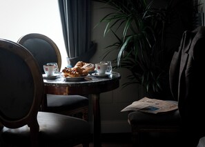 Free daily continental breakfast  - Locanda Sibilla Luxury Suites (Tivoli)