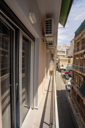 Exterior detail - Stylish Athens Getaway – Renovated Apartment in Prime City Location (Athina)