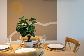 Apartamento, 3 habitaciones, vistas a la ciudad, junto a la piscina | Comedor