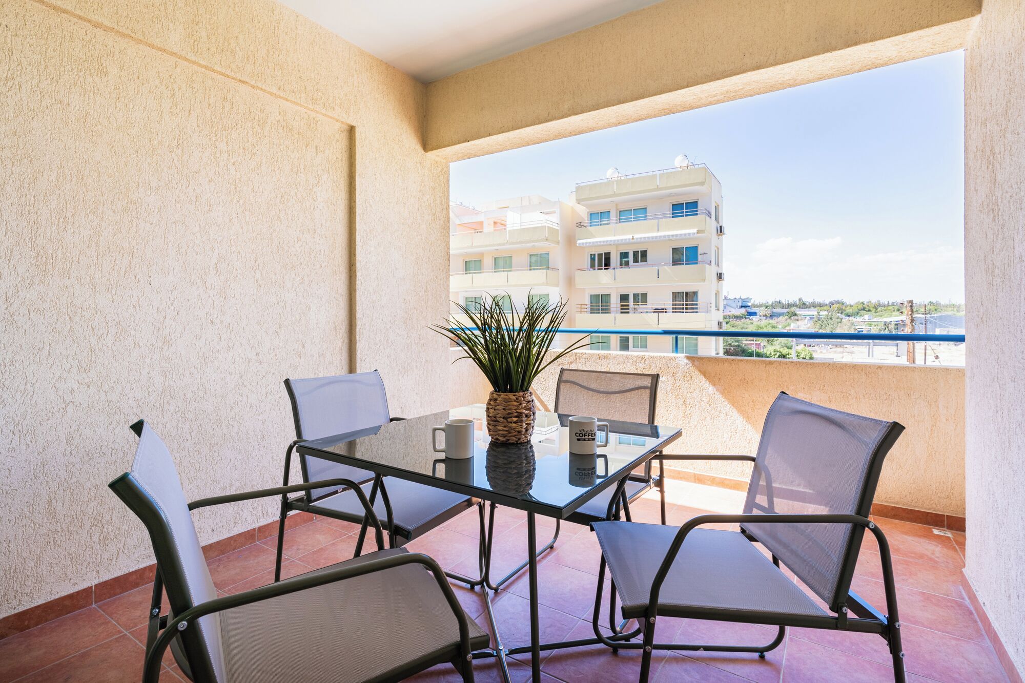 Appartement, 3 chambres, vue ville, en bord de piscine | Balcon