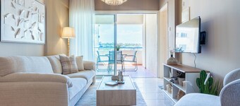 Calina - 3-BR Apt & Pool in Mackenzie