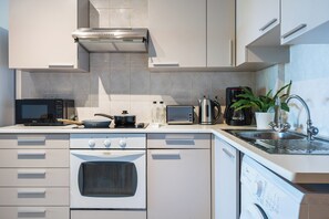 Apartment, 3 Bedrooms, City View, Poolside | Private kitchen | Full-size fridge, microwave, oven, stovetop - Calina - 3-BR Apt & Pool in Mackenzie (Larnaca)