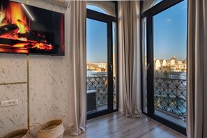 Interior - Golden Hour Residence - Elegant Cityview Apartment in Historic Bucharest (București)