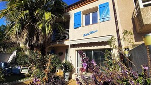 Exterior - Bright, air-conditioned studio near shops and bus stops. Garden and parking (Perpignan)