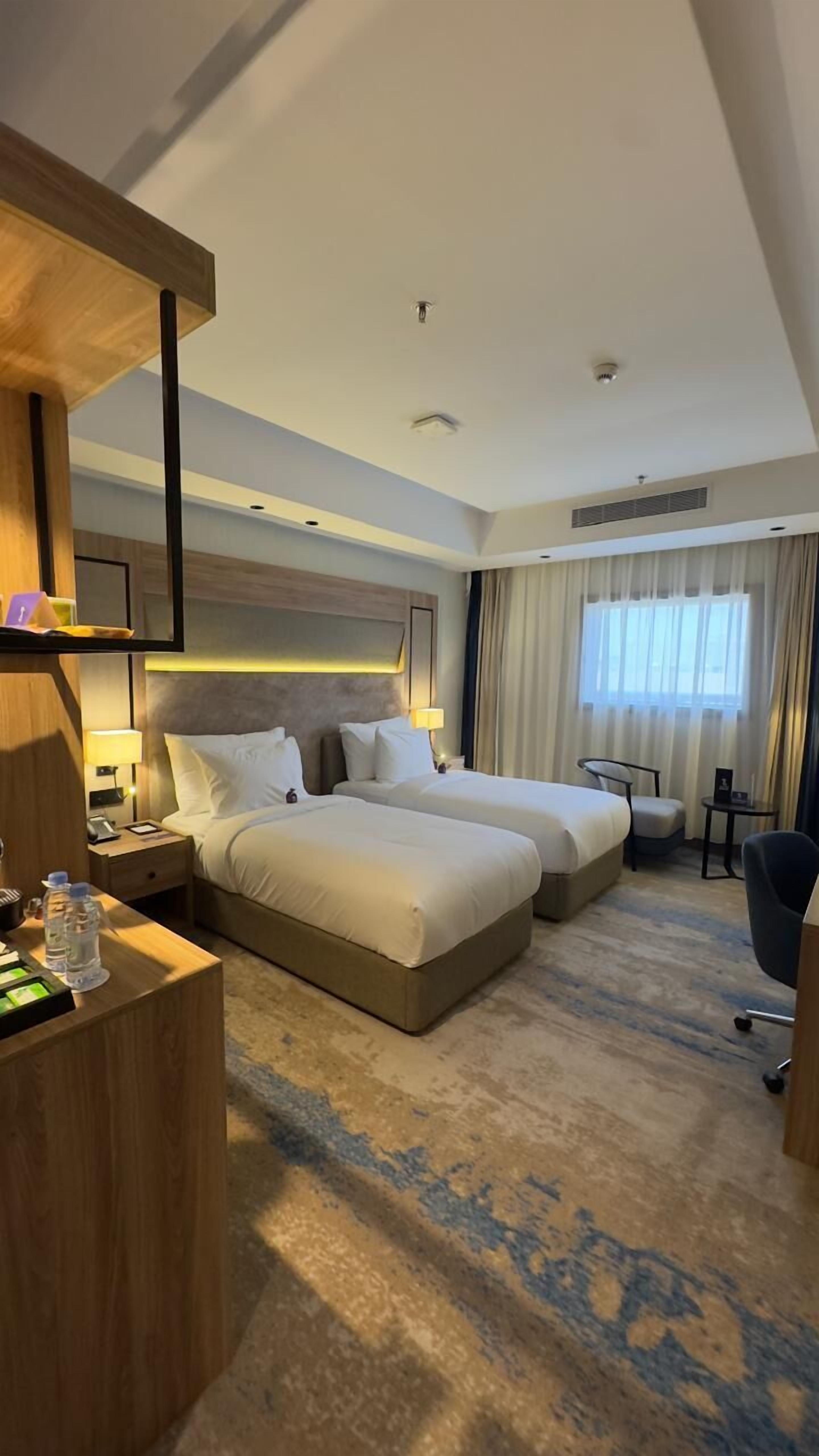 华丽双人房, 城市景观 | 客房内保险箱、笔记本电脑工作区、熨斗/熨衣板、免费 WiFi