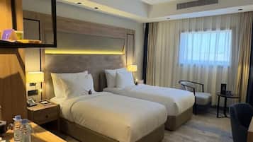 In-room safe, laptop workspace, iron/ironing board, free WiFi