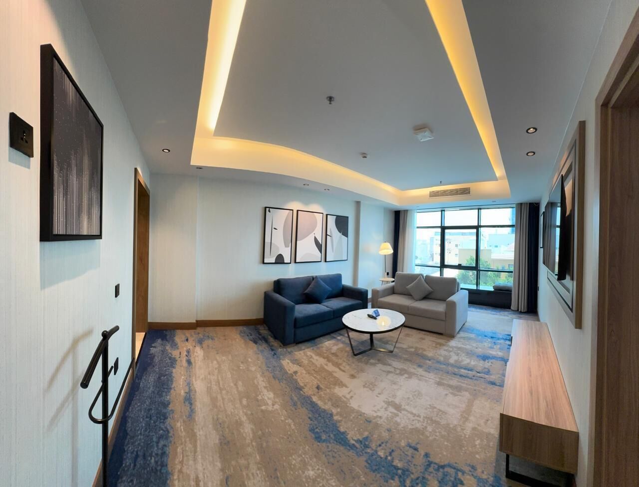 ห้องดีลักซ์สวีท, เห็นวิวทะเลบางส่วน | ตู้นิรภัยในห้องพัก, พื้นที่ทำงานแบบใช้แล็ปท็อป, เตารีด/โ ต๊ะรีดผ้า