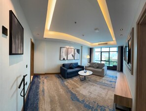 Deluxe Suite, Partial Sea View | In-room safe, laptop workspace, iron/ironing board, free WiFi - SEA TOWER HOTEL (Umluj)