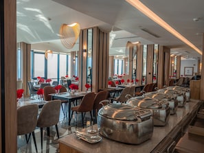 Desayuno continental (SAR 40 por persona)