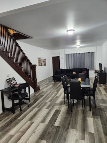 Relax & Recharge: Your Dream Stay in Port Carbon!