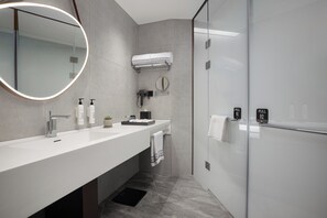 Shower, free toiletries, hair dryer, slippers - Wanda Moments Zibo (Zibo)