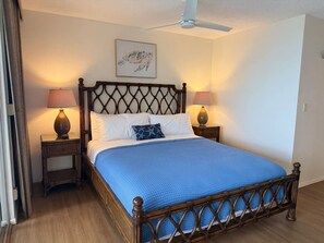 House | 2 bedrooms - Oceanfront Whale Watching Sunsets Island Views on Big Lanai (Lahaina)