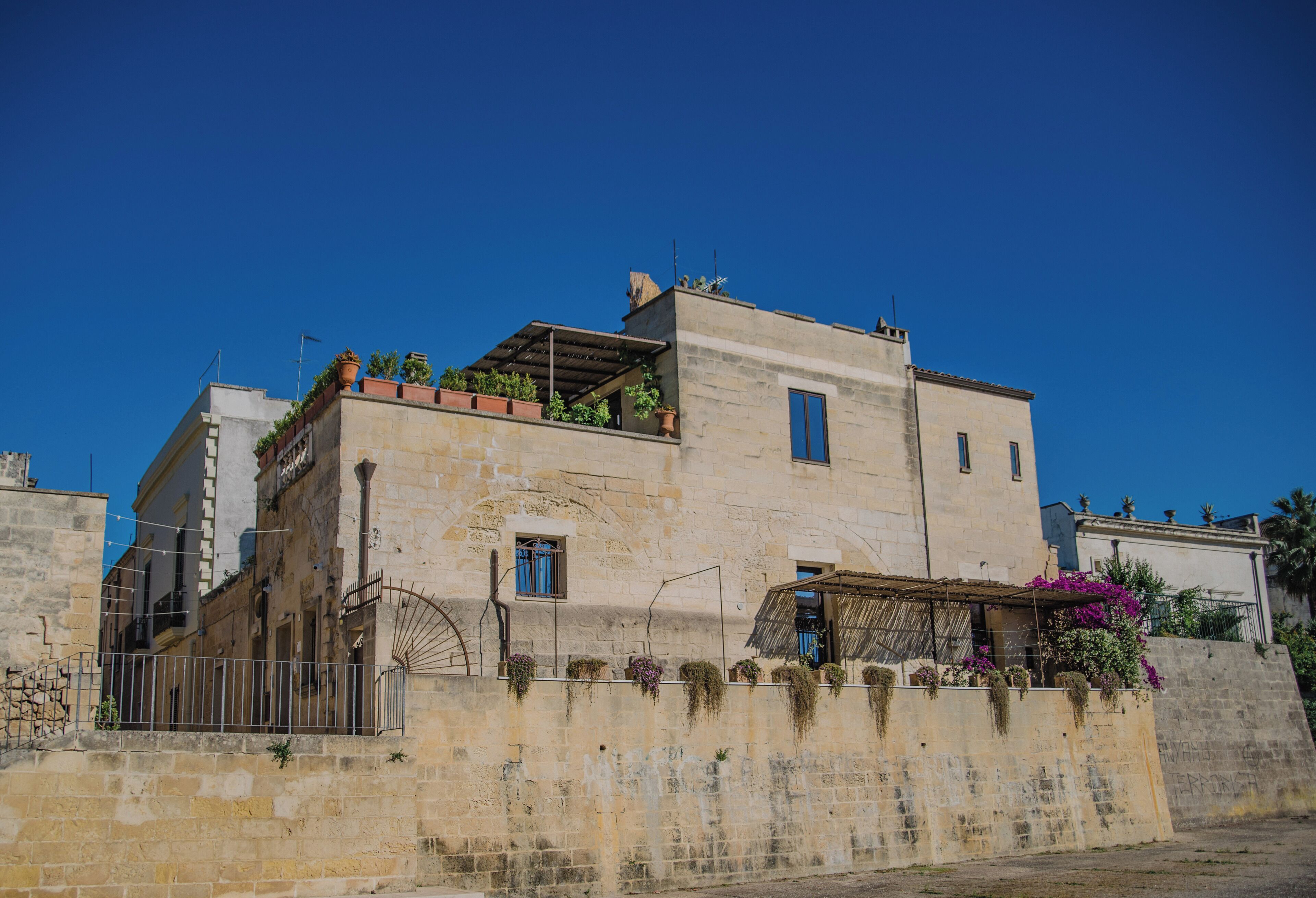 Mặt tiền nơi lưu trú