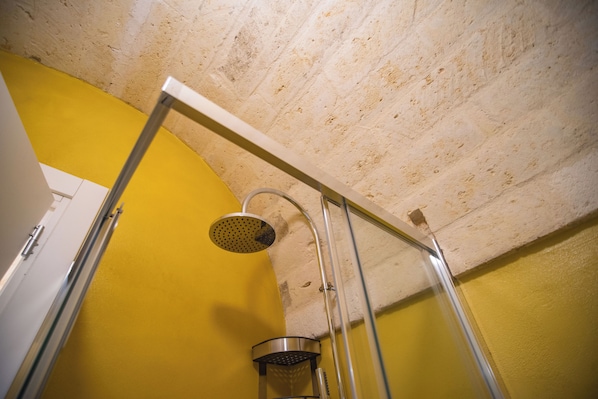 Comfort-Apartment, Blick auf den Innenhof | Badezimmer