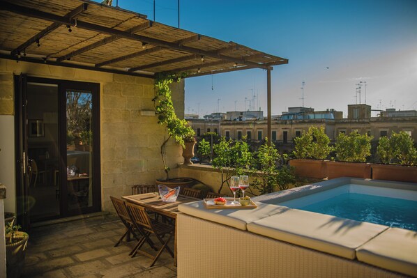 Deluxe-Apartment, Gartenblick | Terrasse/Patio