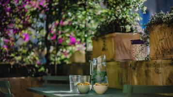 Comfort-Apartment, Blick auf den Innenhof | Terrasse/Patio