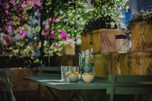 Comfort-Apartment, Blick auf den Innenhof | Terrasse/Patio