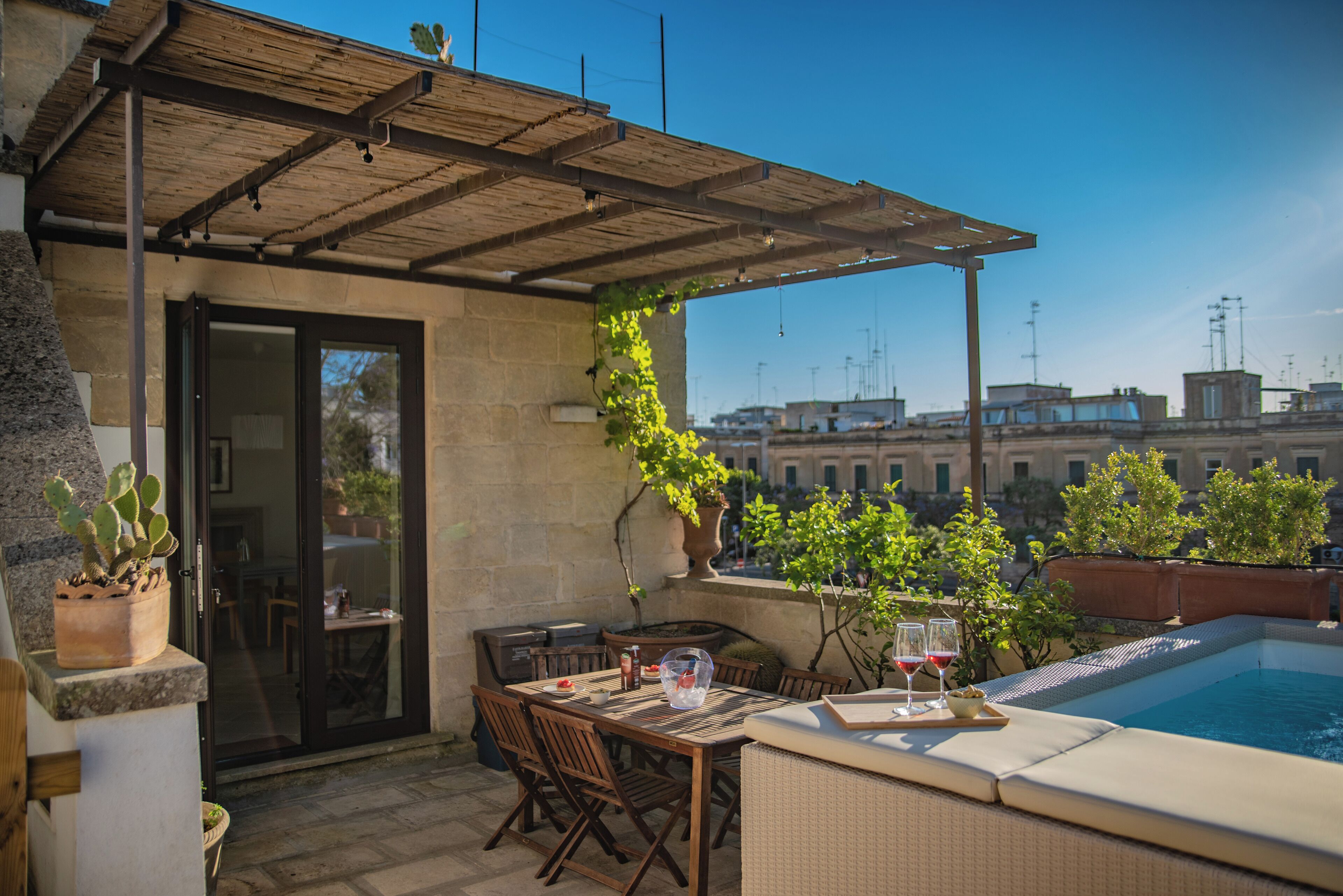 Deluxe Apartment, Garden View | Terrace/patio