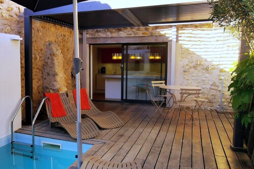 La Grange Dorée in the heart of Vinsobres with private swimming pool.