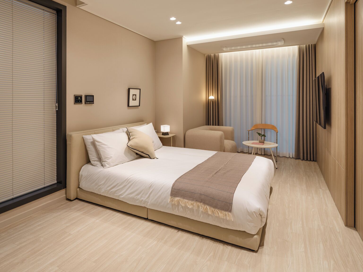 Studio Wide (B) | ผ้าม่านกันแสง, เตารีด/โต๊ะรีดผ้า, Wi-Fi ฟรี