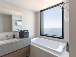 Family Two Room Ocean | Bathroom | Slippers, towels - Plott The One Sokcho Xiella The Beach (Sokcho)