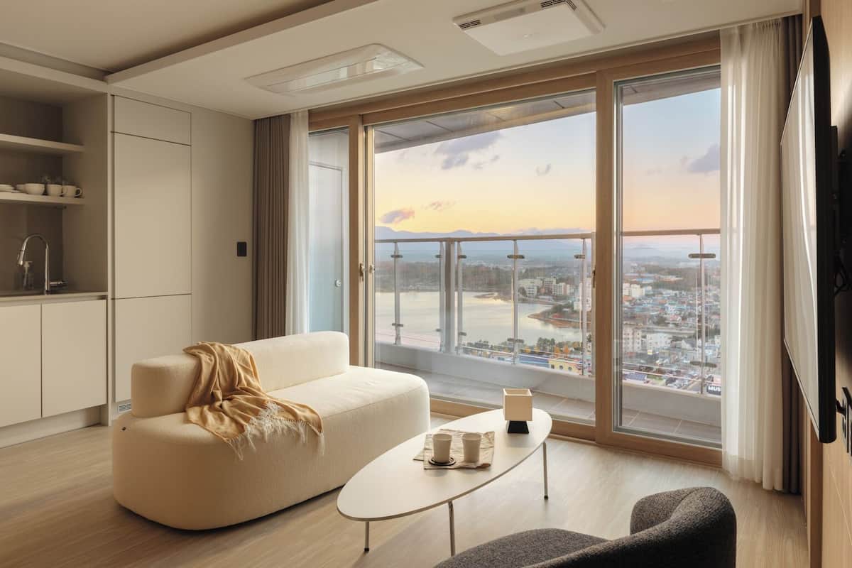 Studio Wide Ocean | Cortinas opacas, tabla de planchar con plancha, wifi gratis