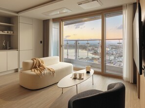 Blackout drapes, iron/ironing board, free WiFi - Plott The One Sokcho Xiella The Beach (Sokcho)