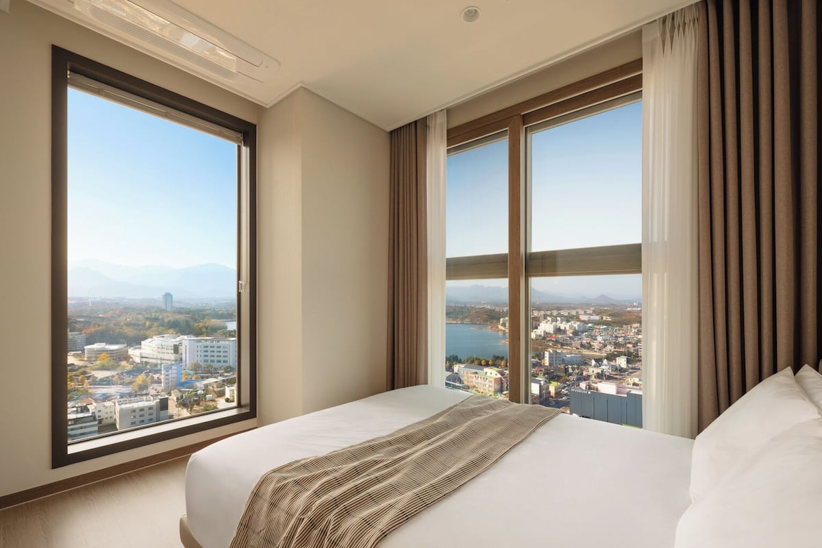 Blackout drapes, iron/ironing board, free WiFi