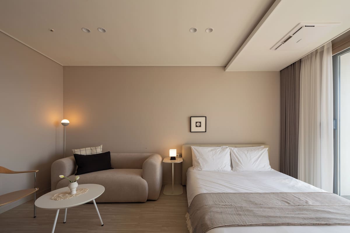 Studio | Blackout drapes, iron/ironing board, free WiFi