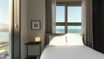 Family Two Room Panorama Ocean | Blackout drapes, iron/ironing board, free WiFi