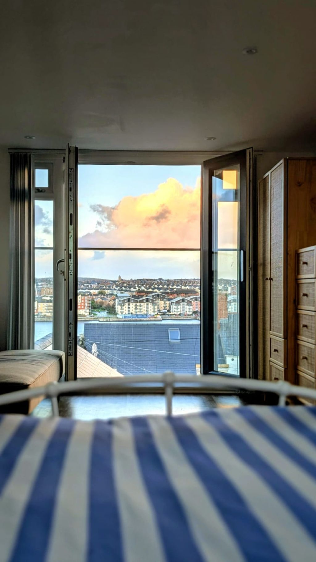 Fer et planche à repasser, Wi-Fi, draps fournis