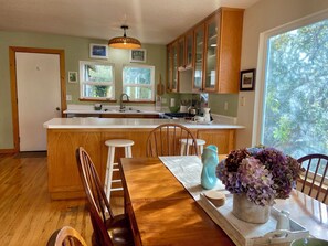 Dining - Peaceful Seaside Farmhouse, near Moonstone Beach and Redwood National Park (Trinidad)