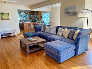 Smart TV, fireplace, ping pong, books - Peaceful Seaside Farmhouse, near Moonstone Beach and Redwood National Park (Trinidad)